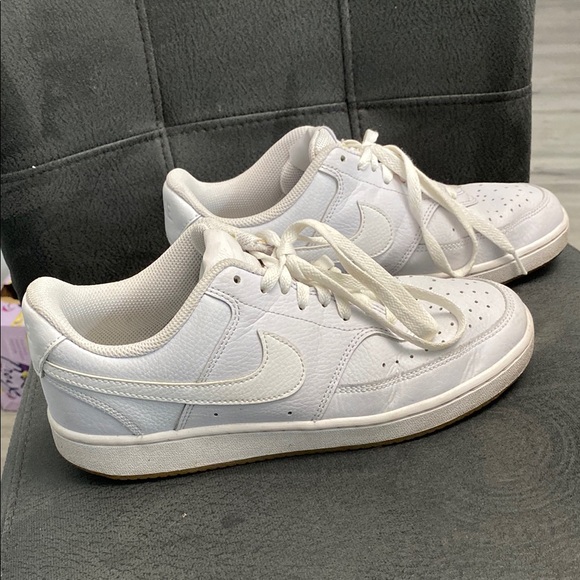 White Leather Nike women’s shoes size 9 - Picture 1 of 4
